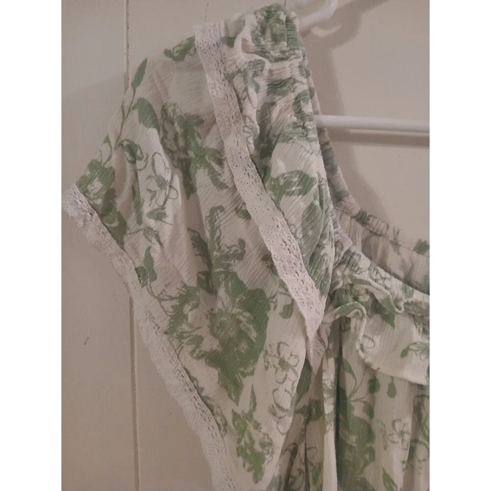 Cato Women's Size XL Green/Cream Ruffled Peasant Blouse Lace Trim